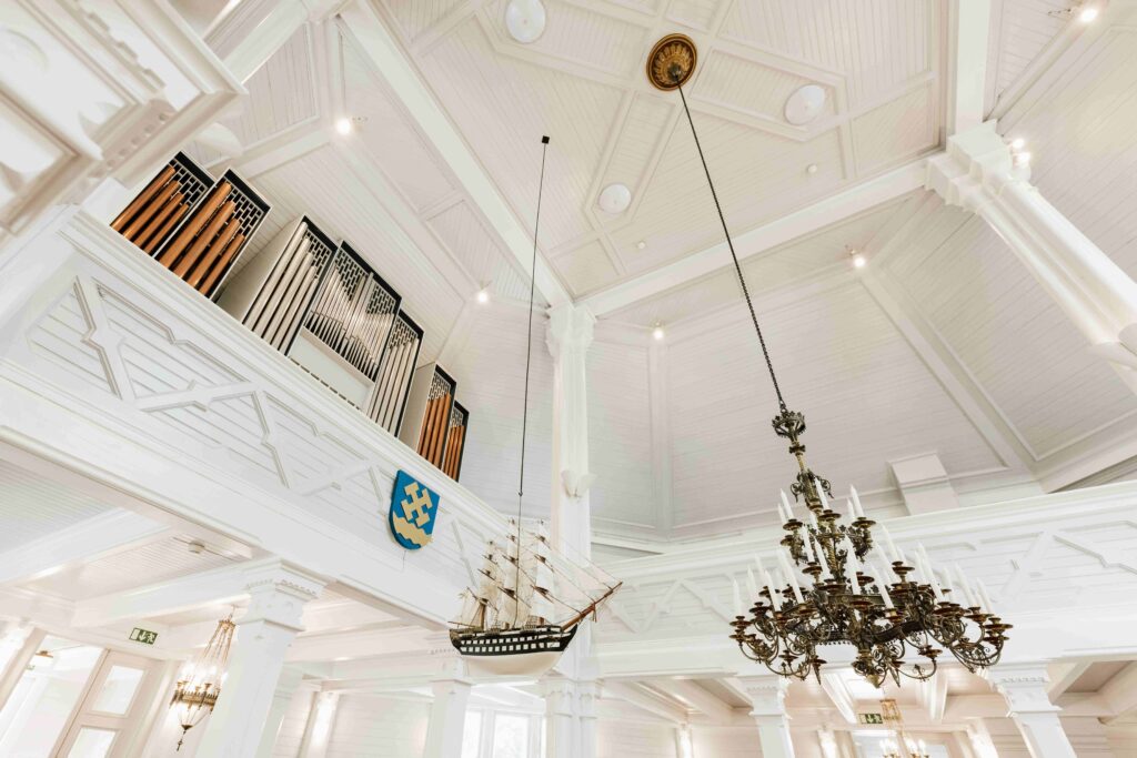 Ruotsinpyhtään kirkko sisältä, Loviisa, kesä