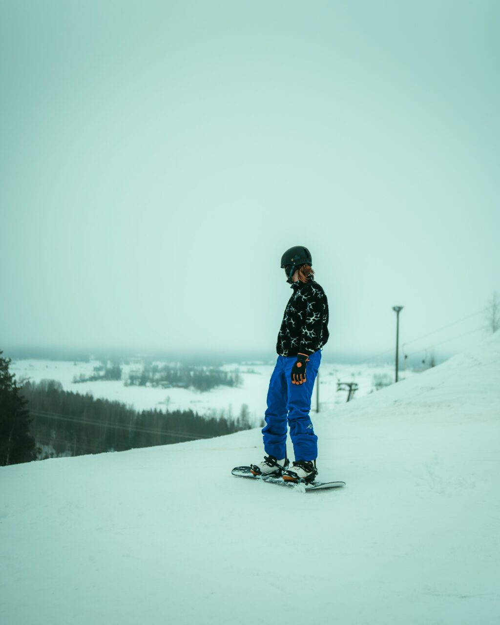 Uuperin laskettelukeskus, lumilautailija, talvi, pystykuva