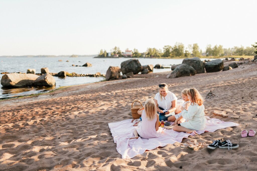 Äijänniemen uimaranta Kotkassa.