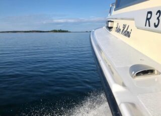 Retro Helmi merellä