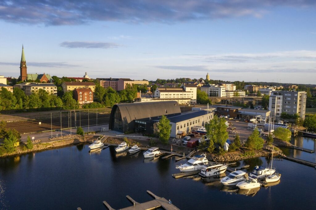 Suomen Puuvenekeskus sijaitsee Kotkassa