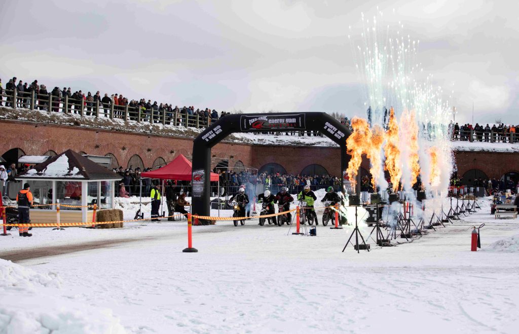 Haminan perinteiset mopokisat Hamina Bastionissa