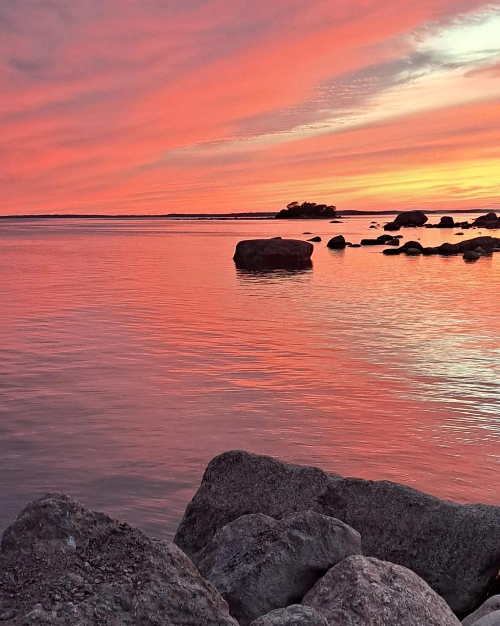 shine on hyvinvointi kaunissaaressa merimaisemassa