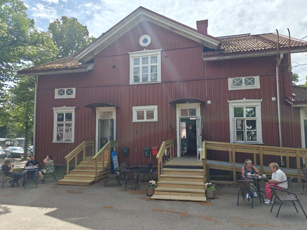 Kolmikulma Kotkan kauneimmalla kadulla