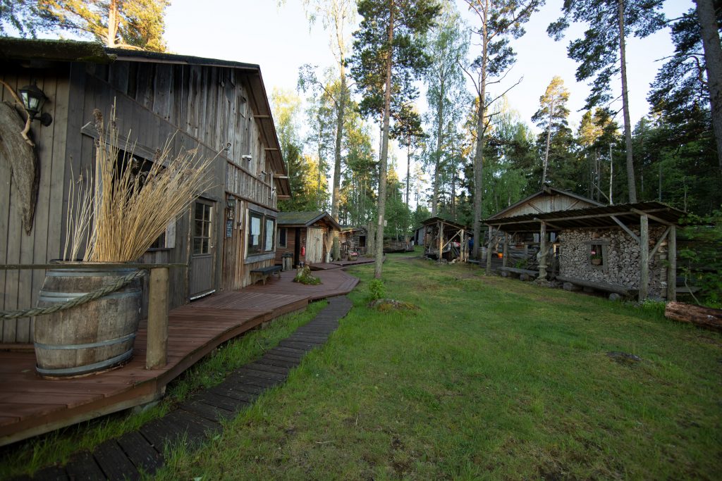 View from the yard of the Rakinkotka cottage.