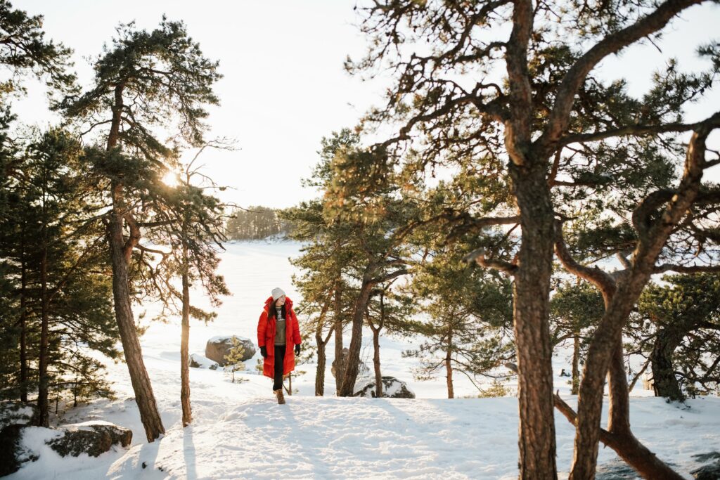 Santalahden luontopolulla ulkoilet upeissa merimaisemissa.