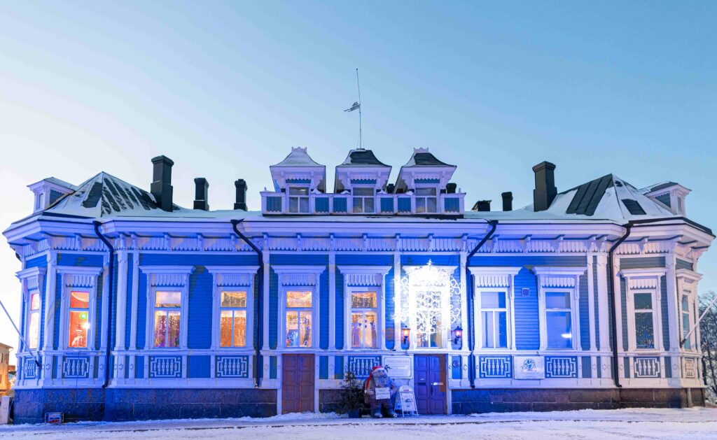 Haminan joulu, kaunis sininen puutalo